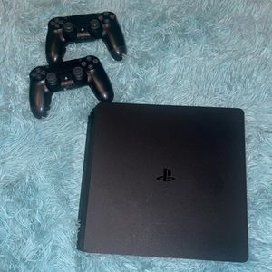 Playstation 4 , plus two controllers